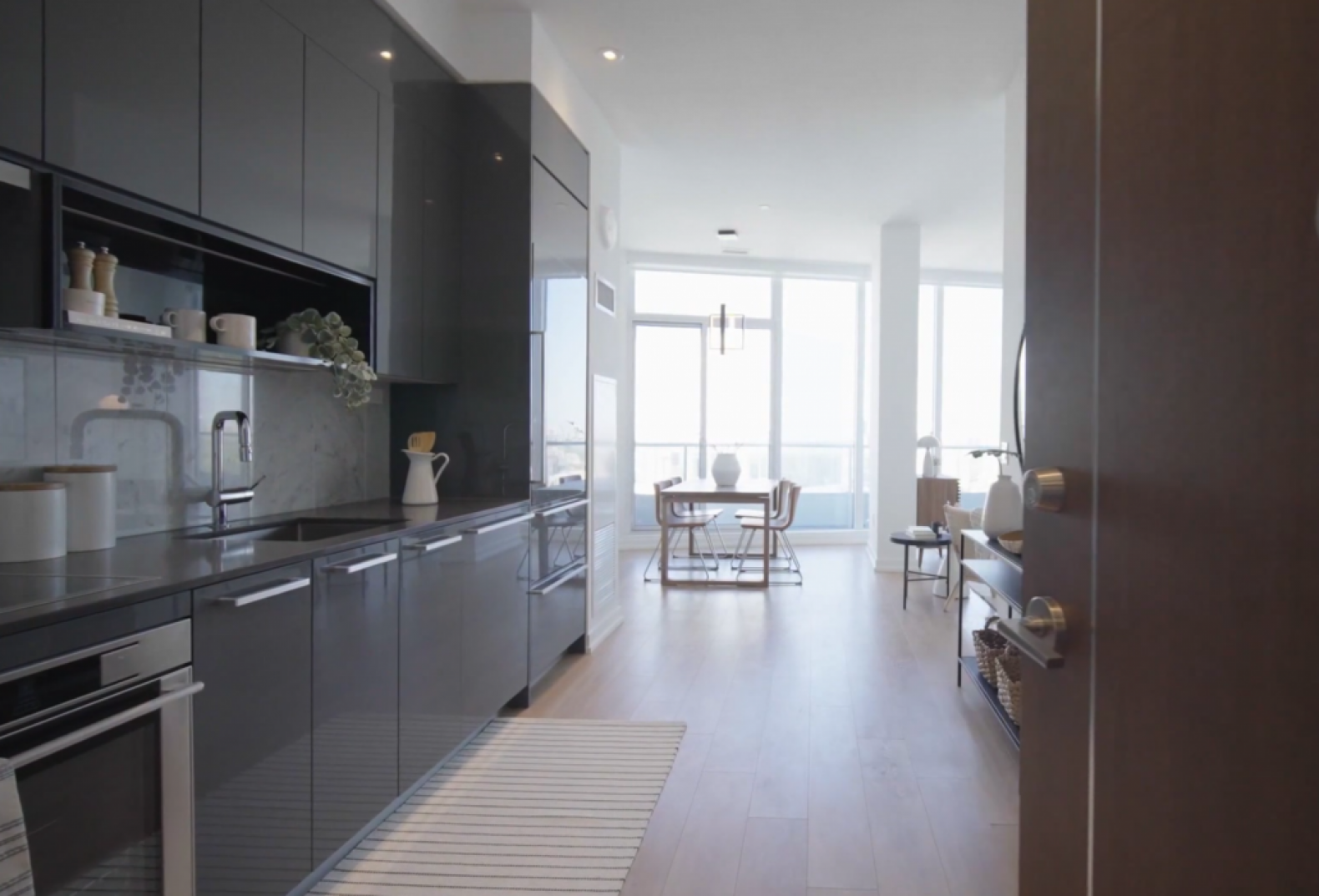 Как прямая кухня экономит пространство