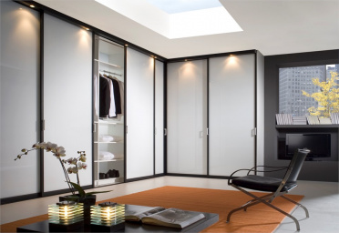 Как выбрать радиусный угловой шкаф-купе в разные комнаты